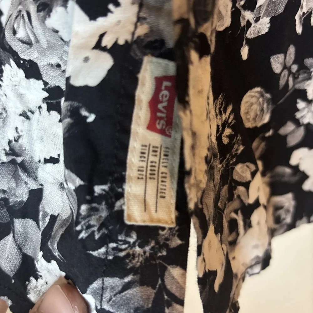 Levi's Men's XL  Classic Camper Relaxed Hawaiian Floral Hipster‎ Red Tab Shirt